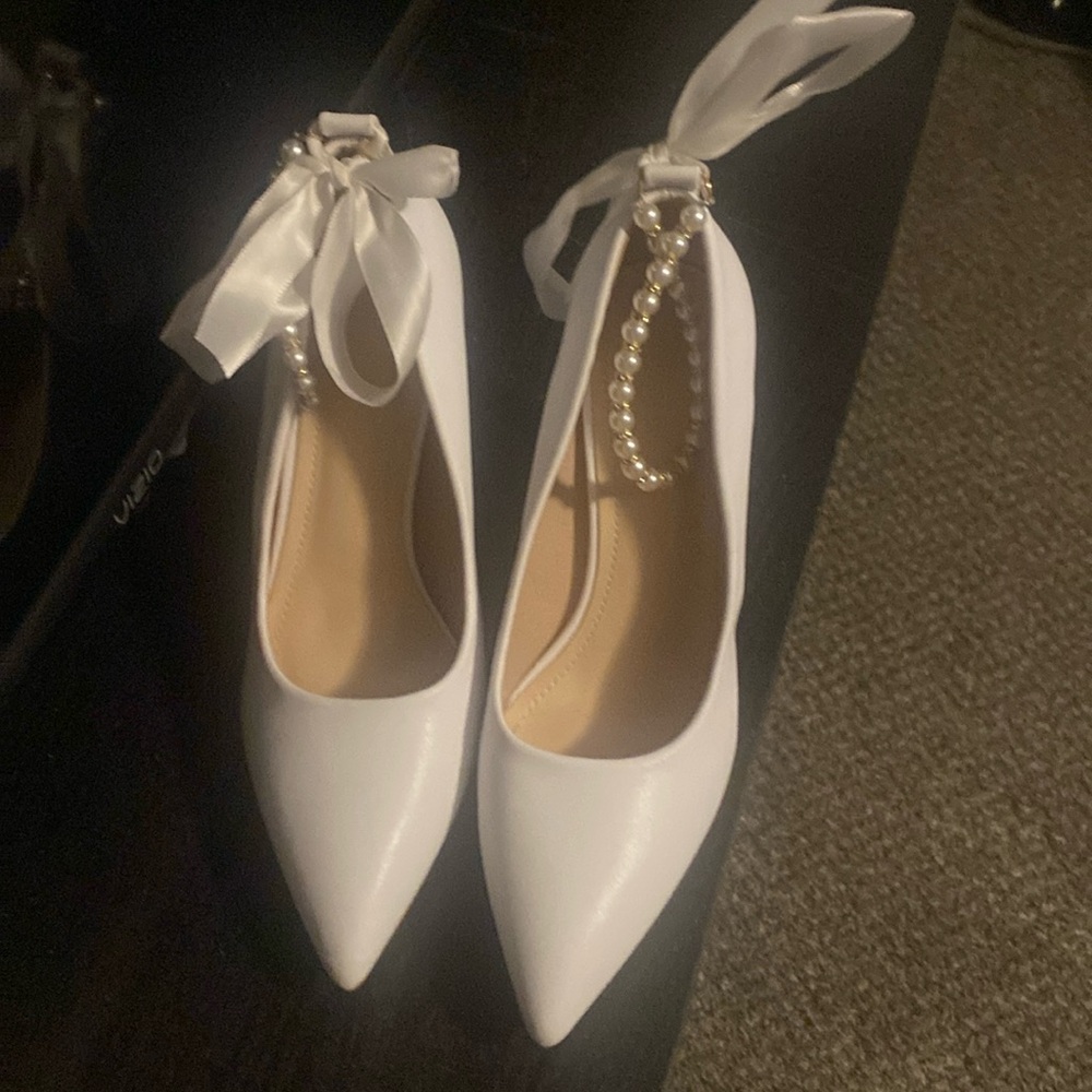 High heels with pointed toe